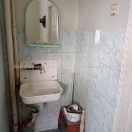Продам квартиру, Переездная ул. , 1 кім., 12 м², косметический ремонт