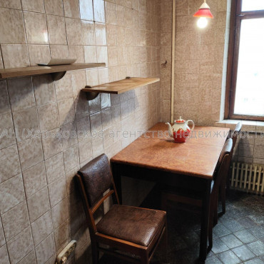 Продам квартиру, Единства ул. , 3 кім., 64 м², косметический ремонт 