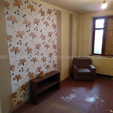 Продам квартиру, Единства ул. , 3 кім., 64 м², косметический ремонт 