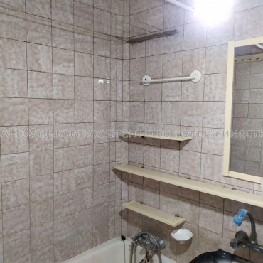 Продам квартиру, Единства ул. , 3 кім., 64 м², косметический ремонт 