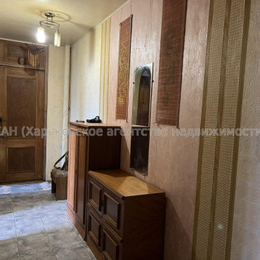 Продам квартиру, Единства ул. , 3 кім., 64 м², косметический ремонт 