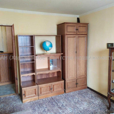 Продам квартиру, Единства ул. , 3 кім., 64 м², косметический ремонт 