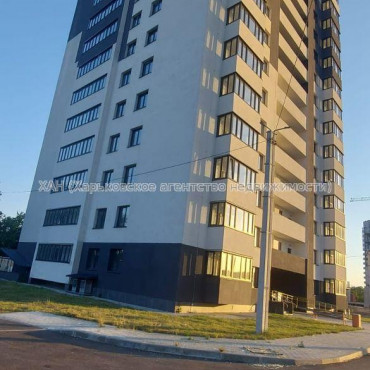Продам квартиру, Непокоренных ул. , 3  ком., 90 м², без внутренних работ 