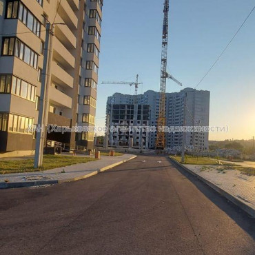 Продам квартиру, Непокоренных ул. , 3  ком., 90 м², без внутренних работ 