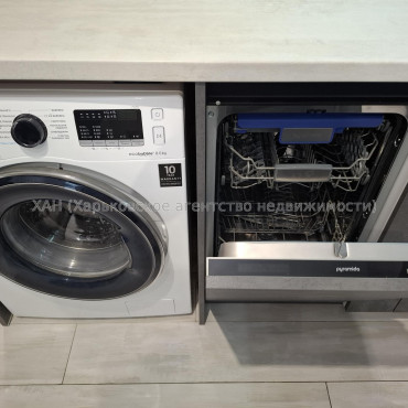 Продам квартиру, Мира ул. , 2 кім., 57.80 м², евроремонт 