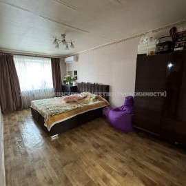 Продам квартиру, Александра Орлова ул. , 3 кім., 61 м², капитальный ремонт