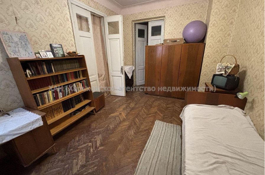 Продам квартиру, Дизайнерский пер. , 3 кім., 90 м², косметический ремонт 
