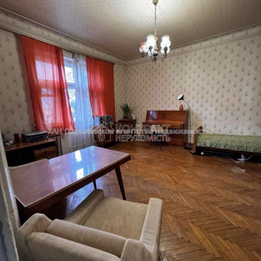 Продам квартиру, Дизайнерский пер. , 3 кім., 90 м², косметический ремонт 