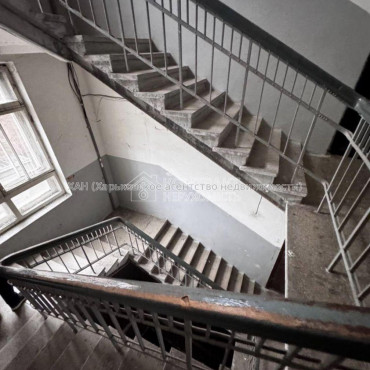 Продам квартиру, Дизайнерский пер. , 3 кім., 90 м², косметический ремонт 