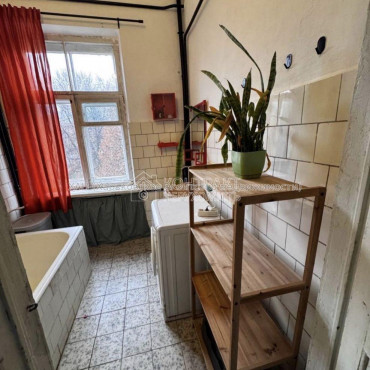 Продам квартиру, Дизайнерский пер. , 3 кім., 90 м², косметический ремонт 