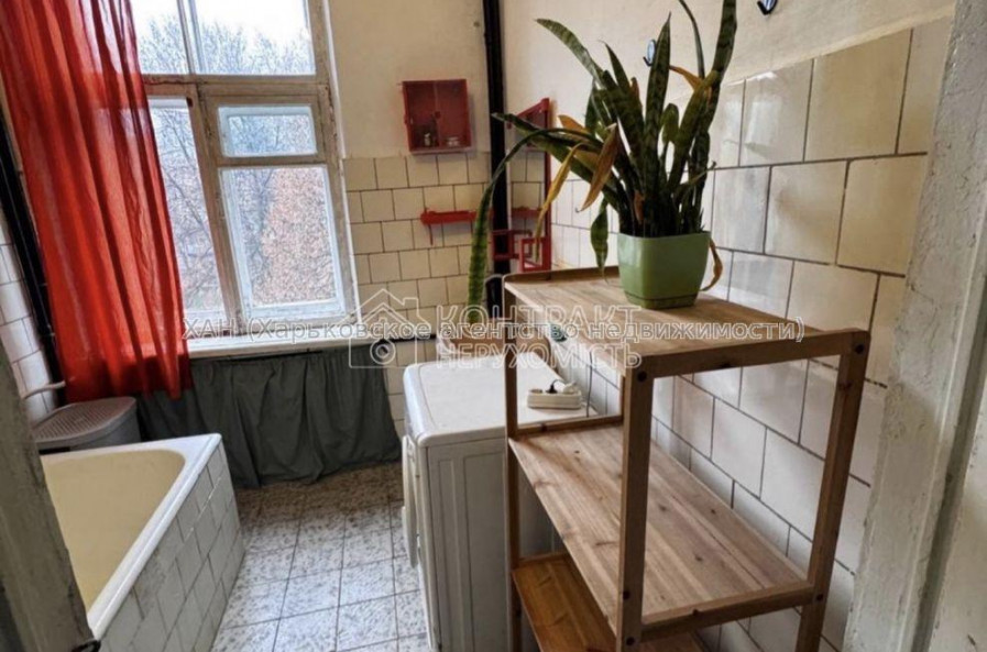 Продам квартиру, Дизайнерский пер. , 3 кім., 90 м², косметический ремонт 