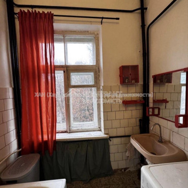 Продам квартиру, Дизайнерский пер. , 3 кім., 90 м², косметический ремонт 