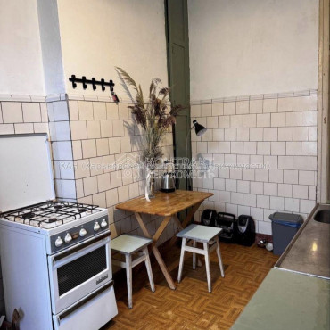 Продам квартиру, Дизайнерский пер. , 3 кім., 90 м², косметический ремонт 