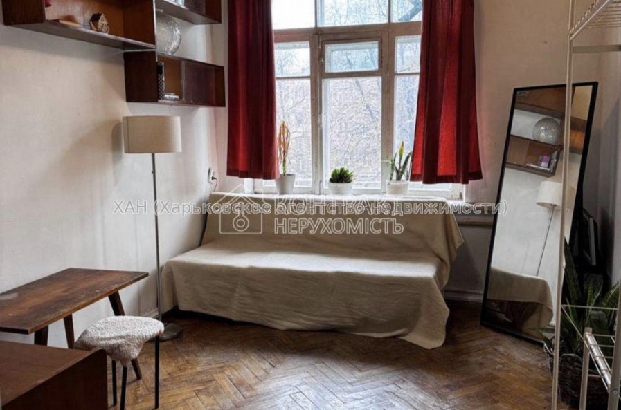 Продам квартиру, Дизайнерский пер. , 3 кім., 90 м², косметический ремонт 