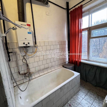 Продам квартиру, Дизайнерский пер. , 3 кім., 90 м², косметический ремонт 