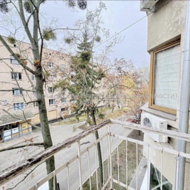 Продам квартиру, Дизайнерский пер. , 3 кім., 90 м², косметический ремонт 