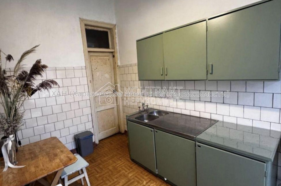 Продам квартиру, Дизайнерский пер. , 3 кім., 90 м², косметический ремонт 