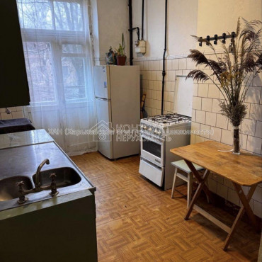 Продам квартиру, Дизайнерский пер. , 3 кім., 90 м², косметический ремонт 
