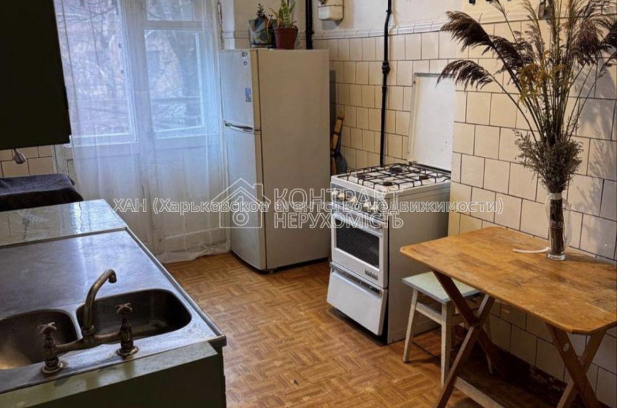 Продам квартиру, Дизайнерский пер. , 3 кім., 90 м², косметический ремонт 