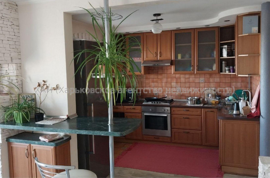 Продам квартиру, Алексеевская ул. , 4 кім., 100 м², евроремонт 