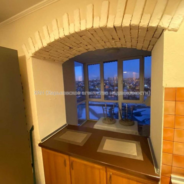 Продам квартиру, Алексеевская ул. , 4 кім., 100 м², евроремонт 