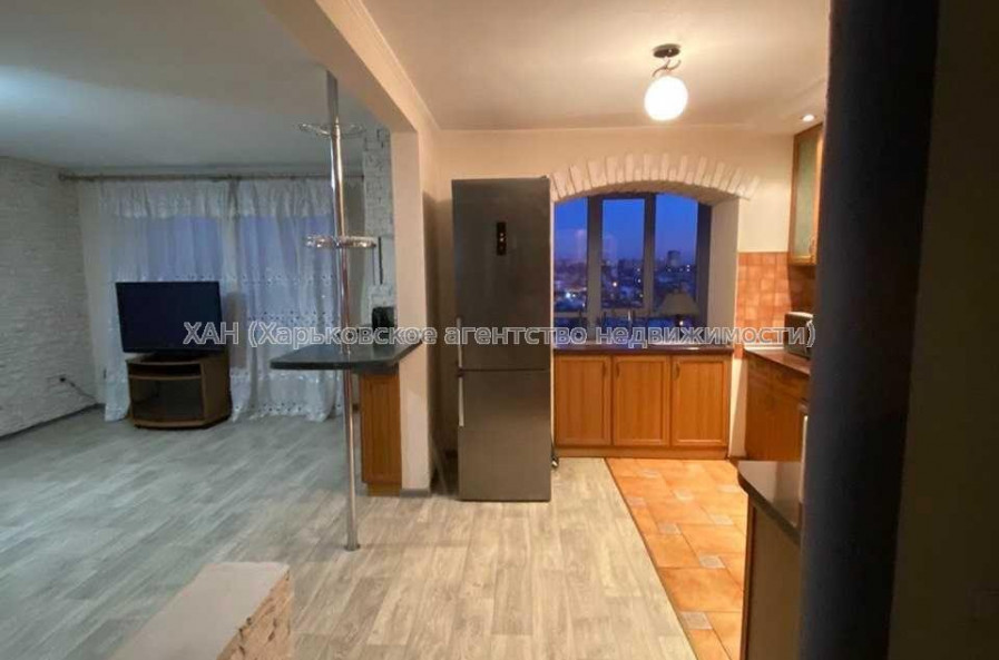 Продам квартиру, Алексеевская ул. , 4 кім., 100 м², евроремонт 