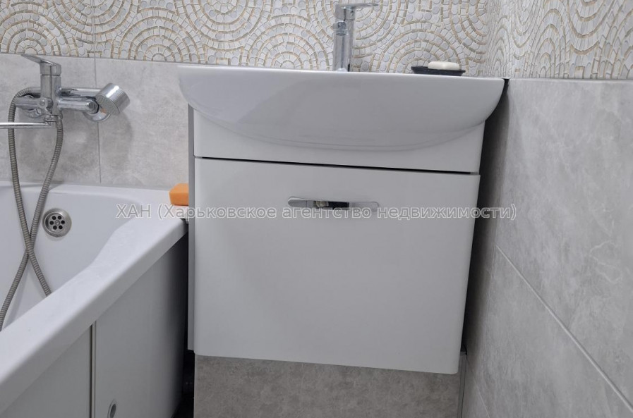 Продам квартиру, Леся Сердюка ул. , 1  ком., 33 м², частичный ремонт 