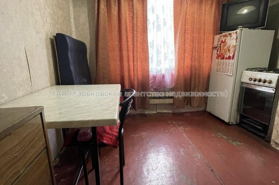 Продам квартиру, Валентиновская ул. , 1 кім., 32.90 м², советский ремонт 
