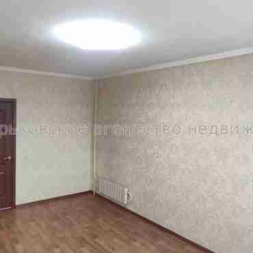 Продам квартиру, Непокоренных ул. , 4  ком., 82.50 м², капитальный ремонт 