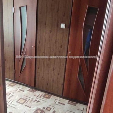 Продам квартиру, Непокоренных ул. , 4 кім., 82.50 м², капитальный ремонт 