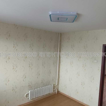 Продам квартиру, Непокоренных ул. , 4 кім., 82.50 м², капитальный ремонт 