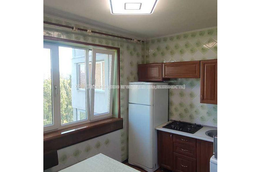 Продам квартиру, Непокоренных ул. , 4  ком., 82.50 м², капитальный ремонт 