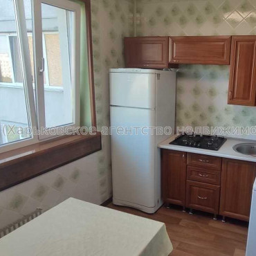 Продам квартиру, Непокоренных ул. , 4 кім., 82.50 м², капитальный ремонт 