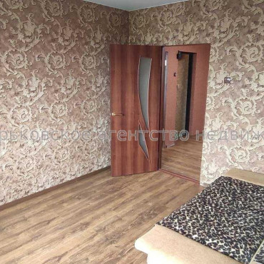 Продам квартиру, Непокоренных ул. , 4 кім., 82.50 м², капитальный ремонт 