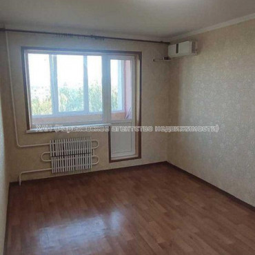 Продам квартиру, Непокоренных ул. , 4 кім., 82.50 м², капитальный ремонт 