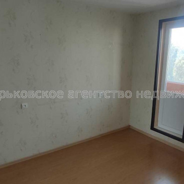 Продам квартиру, Непокоренных ул. , 4 кім., 82.50 м², капитальный ремонт 