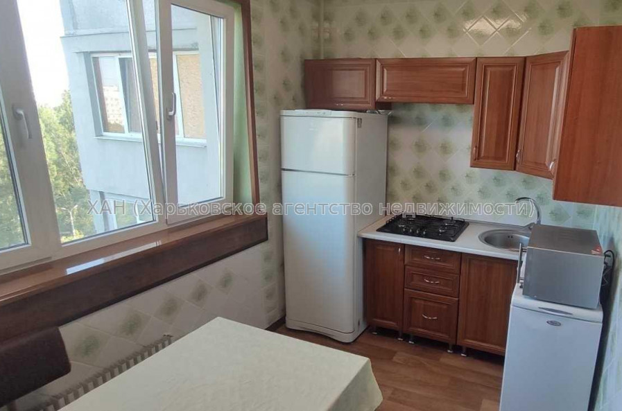 Продам квартиру, Непокоренных ул. , 4  ком., 82.50 м², капитальный ремонт 
