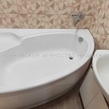 Продам квартиру, Непокоренных ул. , 4 кім., 82.50 м², капитальный ремонт 