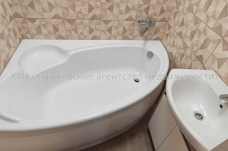 Продам квартиру, Непокоренных ул. , 4  ком., 82.50 м², капитальный ремонт 