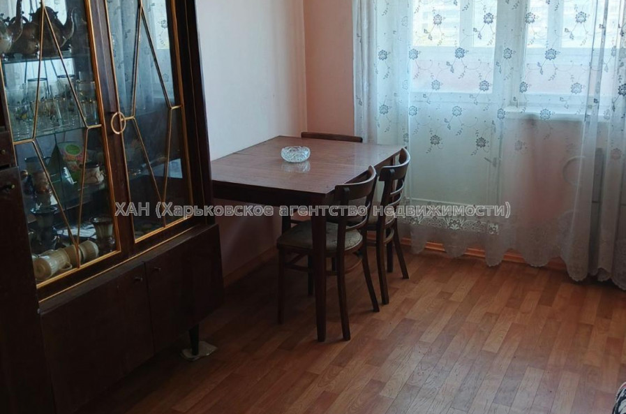 Продам квартиру, Тракторостроителей просп. , 1 кім., 32.50 м², советский ремонт 