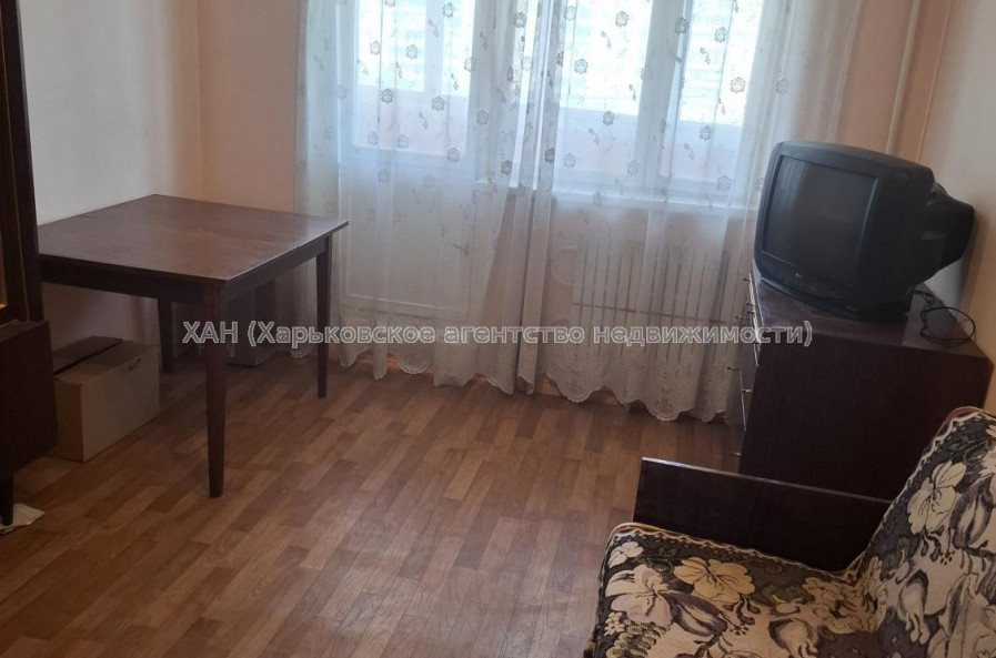 Продам квартиру, Тракторостроителей просп. , 1  ком., 32.50 м², советский ремонт 