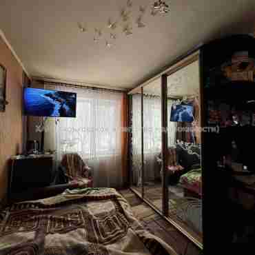 Продам квартиру, Непокоренных ул. , 1  ком., 17 м², советский ремонт 