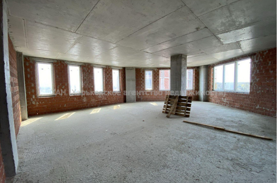 Продам квартиру, Сокольницкая ул. , 3 кім., 105 м², без внутренних работ 