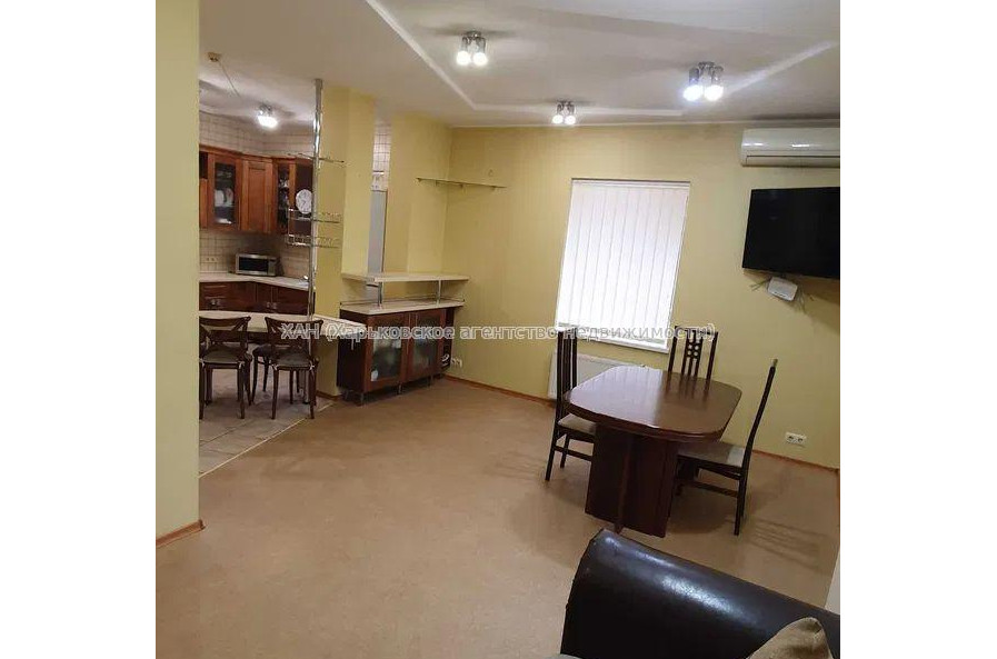Продам дом, 550 м², 12 сот., капитальный ремонт 
