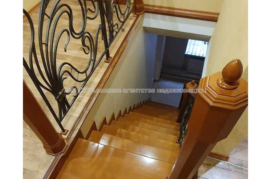Продам дом, 550 м², 12 сот., капитальный ремонт 