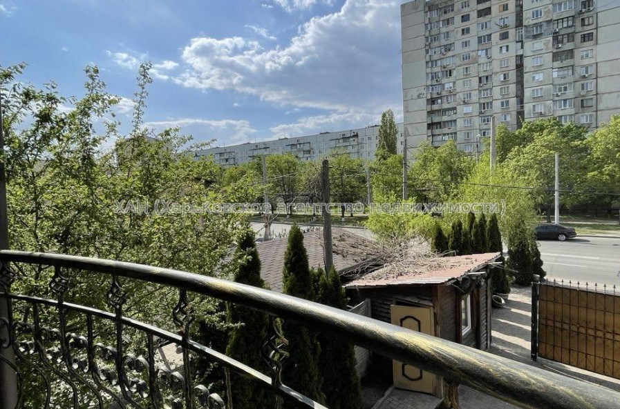 Продам нежитлову нерухомість, отель , 240 м², капитальный ремонт 