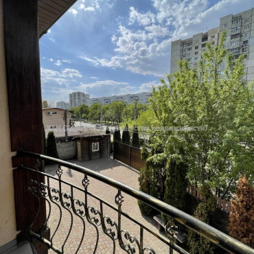 Продам нежилую недвижимость, отель , 240 м², капитальный ремонт 