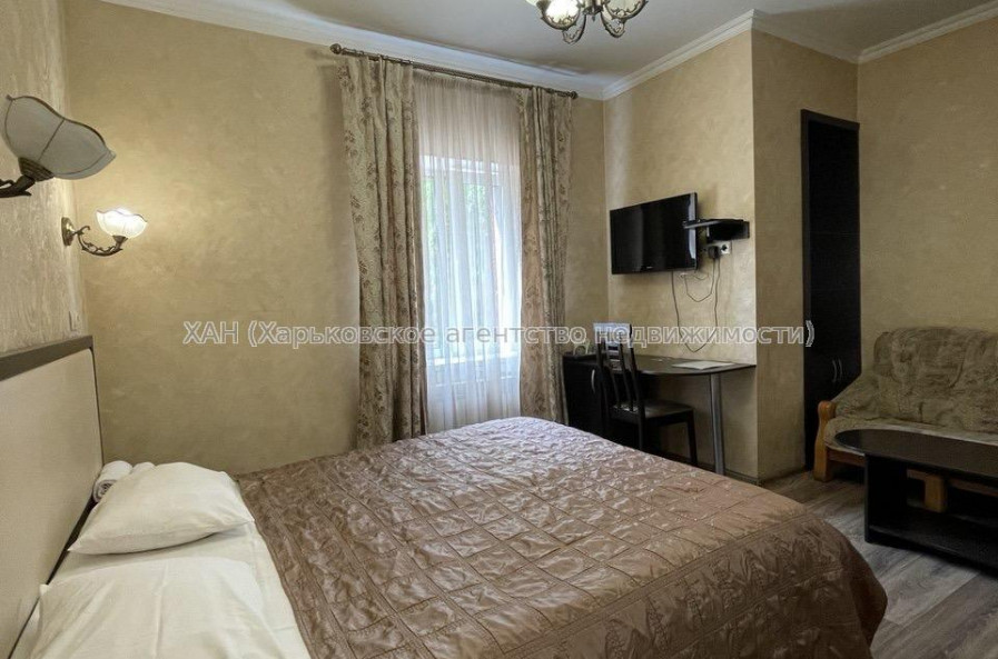 Продам нежитлову нерухомість, отель , 240 м², капитальный ремонт 