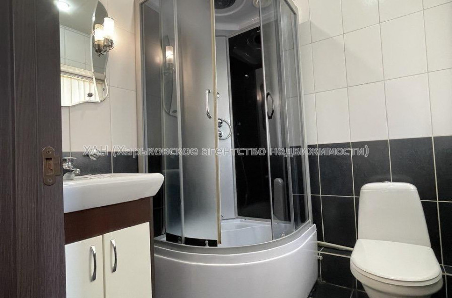 Продам нежитлову нерухомість, отель , 240 м², капитальный ремонт 