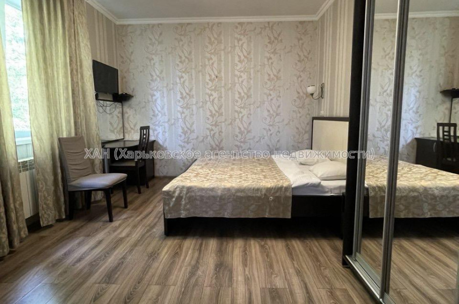 Продам нежитлову нерухомість, отель , 240 м², капитальный ремонт 